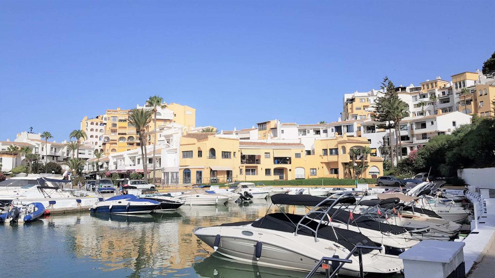 J51 Cabopino Apartemen *